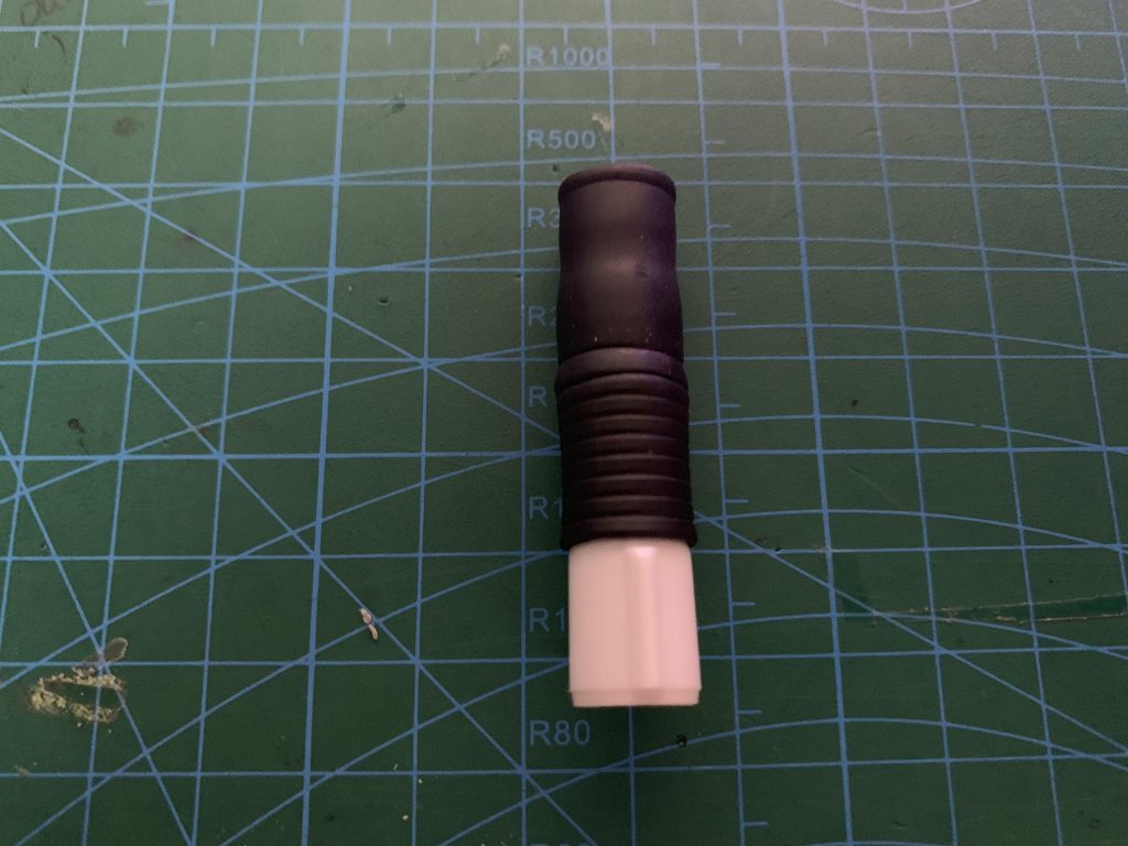 Smooth Super Grip section fitted over the cap
